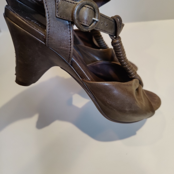 Chocolate Negro Leather Heels - Picture 3 of 8